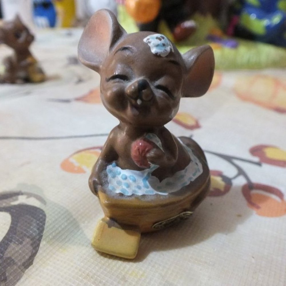Vintage 1970 Josef Original Soapy Mouse Figurine